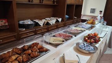 包含每日自助早餐