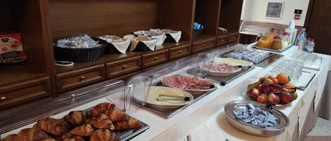 朝食ビュッフェ