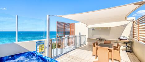 2 Bedroom Level 5 Spa Penthouse Apartment | Private spa tub