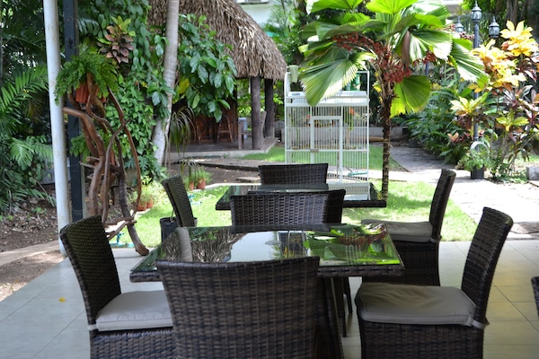 Ferdiglaget frokost hver dag (USD 5 per person)