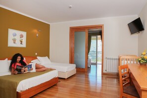 Minibar, coffres-forts dans les chambres, bureau, chambres insonorisées