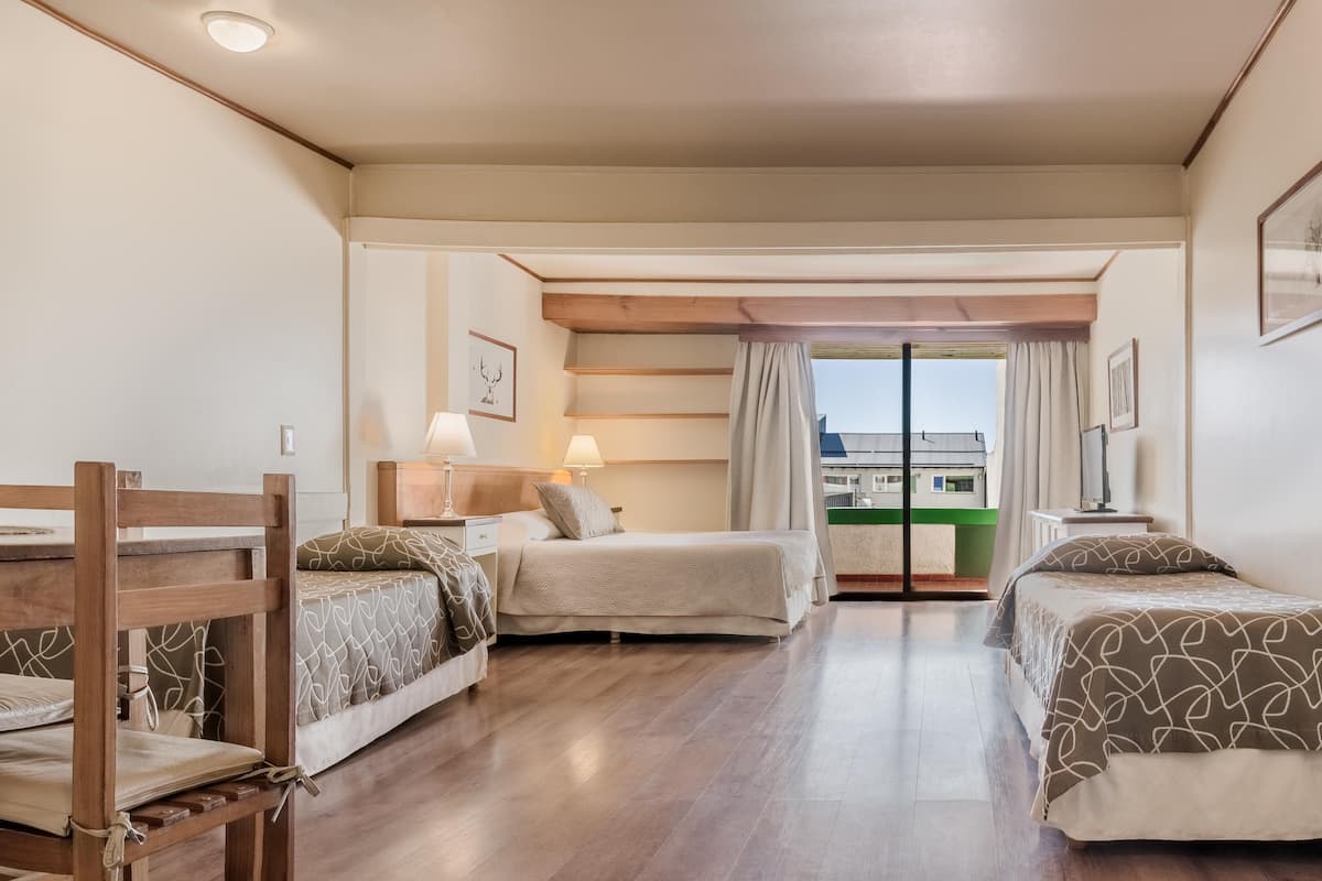 In-room safe, WiFi (free)