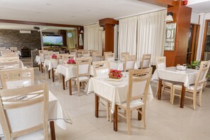 Breakfast, lunch served; Mediterranean cuisine, al fresco dining 