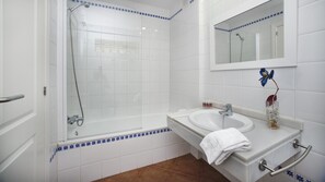 Apartment, 1 Bedroom (2 adults + 2 children) | Bathroom