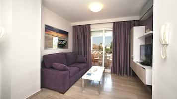 Superior Διαμέρισμα, 1 Υπνοδωμάτιο (2 adults + 2 children) | Περιοχή καθιστικού | Τηλεόραση με επίπεδη οθόνη 26 ιντσών με ψηφιακά κανάλια, Τηλεόραση LCD