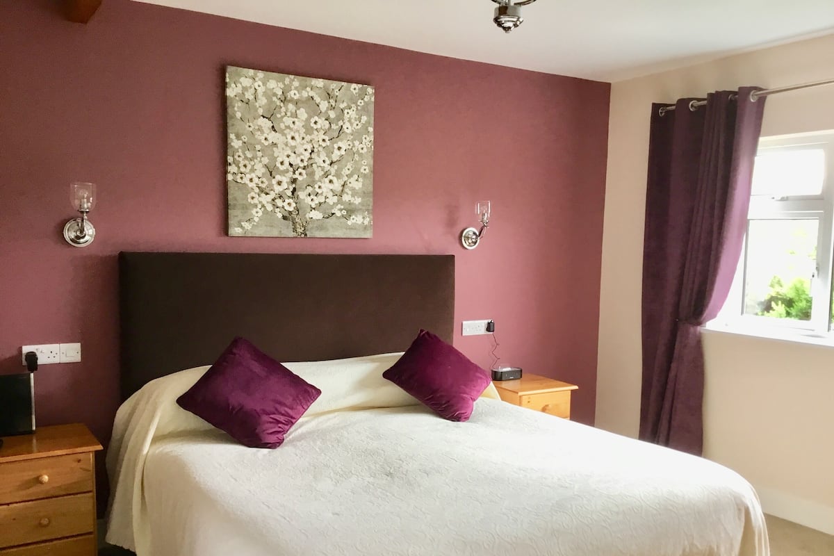 Classic Apartment, 2 Bedrooms, Non Smoking | Premium bedding, pillowtop beds, individually decorated
