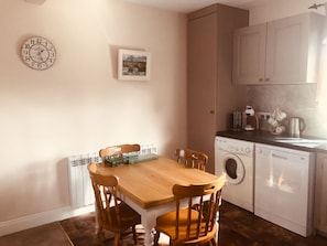 Classic Apartment, 2 Bedrooms, Non Smoking | Living area | Flat-screen TV, fireplace, Netflix, streaming services - Buttermilk Lodge (Clifden)