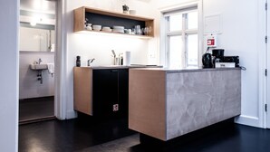 Cobertura, 2 quartos | Cozinha privada | Máquina de café expresso, geladeira, micro-ondas, cooktop