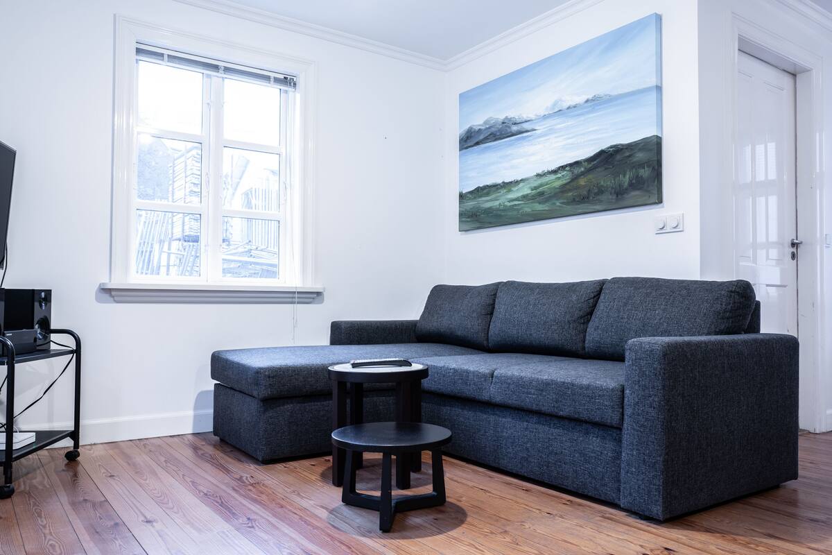 Ferienhaus, 1 Schlafzimmer | Wohnbereich | 42-Zoll-Flachbildfernseher mit Satellitenempfang, Fernseher