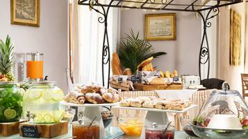 Free daily buffet breakfast