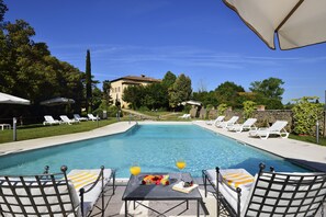Outdoor pool, pool loungers - Villa Sabolini (Colle di Val d'Elsa)