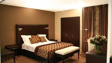 Double Room | In-room safe, desk, blackout drapes, soundproofing