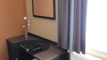 Twin Room | In-room safe, desk, blackout drapes, soundproofing