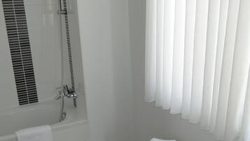 Tweepersoonskamer | Badkamer met douche
