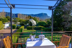 Luxury Double or Twin Room | Property grounds - White Lodge Constantia Guest House (Cape Town)