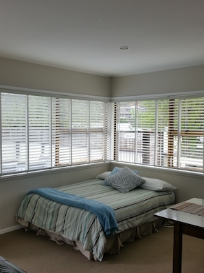 Family Apartment, 1 Bedroom | Iron/ironing board, rollaway beds, free WiFi - Aarangi Tui Motel (Paihia)