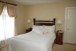 Single Room | Hypo-allergenic bedding, desk, soundproofing, iron/ironing board