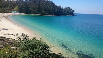 In Strandnähe, weißer Sandstrand