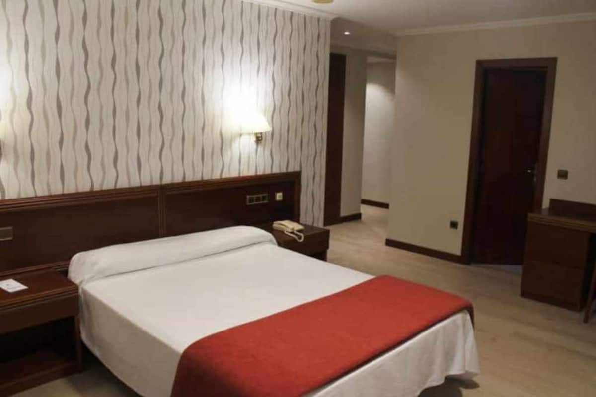 Comfort Double Room | Free WiFi, bed sheets