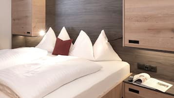 Apartment, 2 Bedrooms, Balcony (SUITE) | 1 bedroom, hypo-allergenic bedding, in-room safe, soundproofing