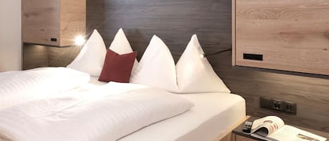 Appartement, 2 chambres, balcon (SUITE) | 1 chambre, literie hypoallergénique, coffres-forts dans les chambres