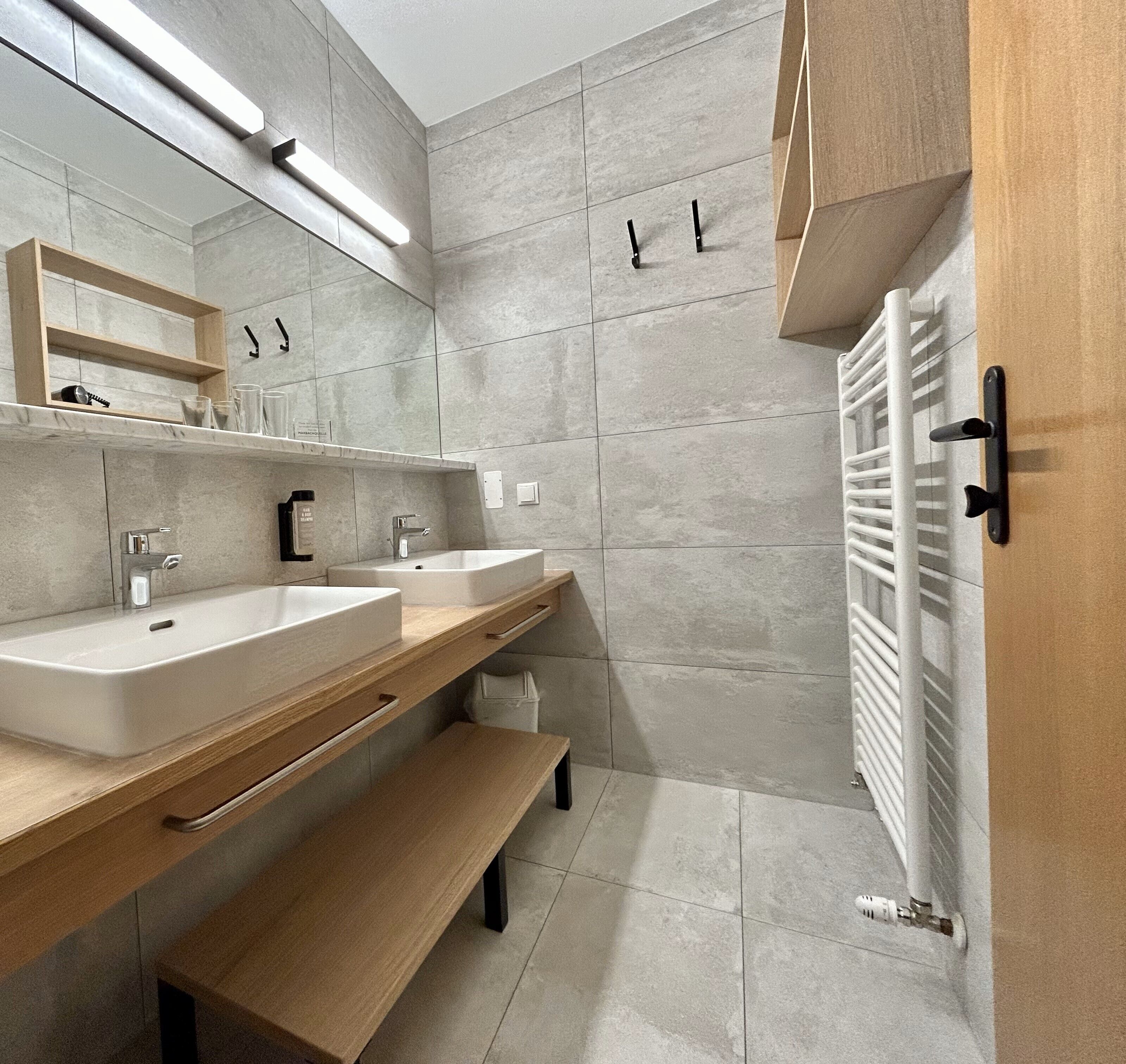 apartment, 2 bedrooms, balcony (suite) | bathroom | hair dryer, towels