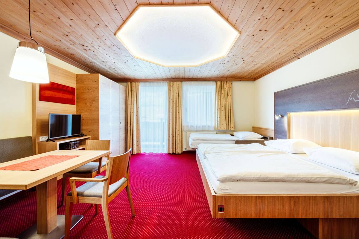 Studio, Balcony (Junge Familie) | Hypo-allergenic bedding, in-room safe, soundproofing