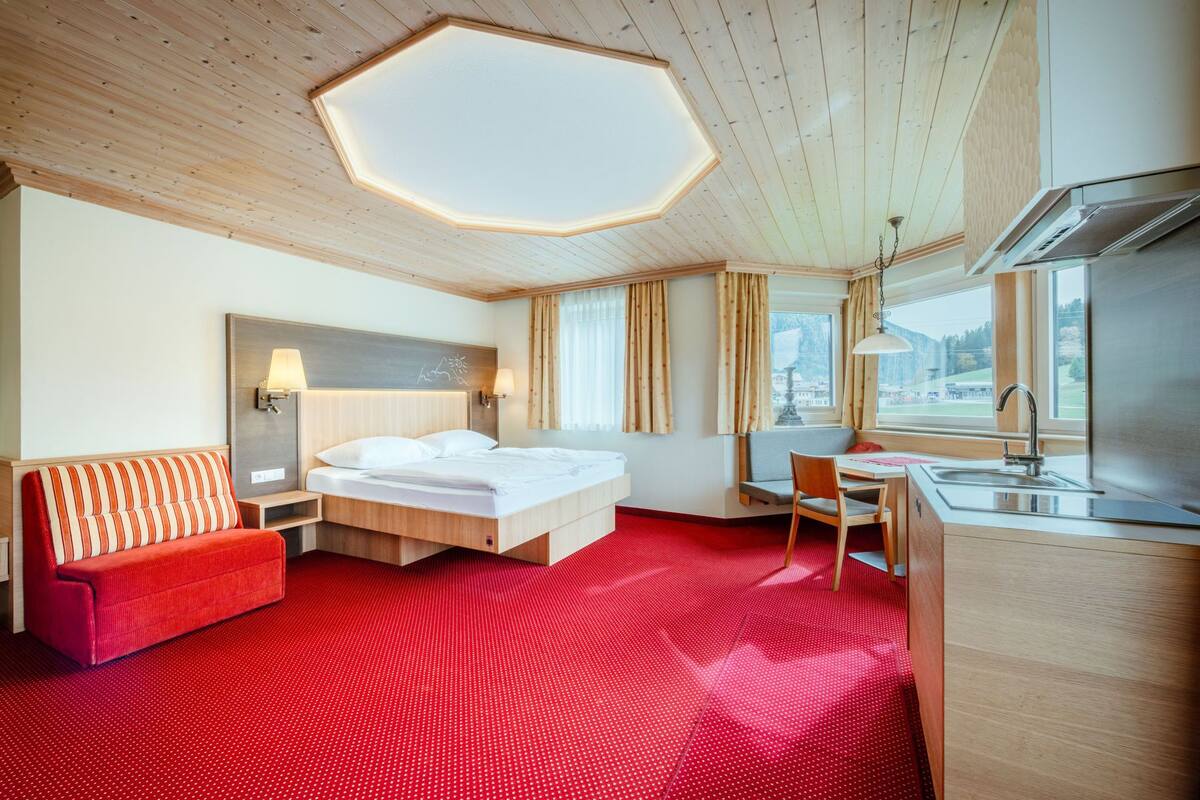 Studio, Balcony (Junge Familie) | Hypo-allergenic bedding, in-room safe, soundproofing