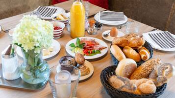 Daily buffet breakfast for a fee