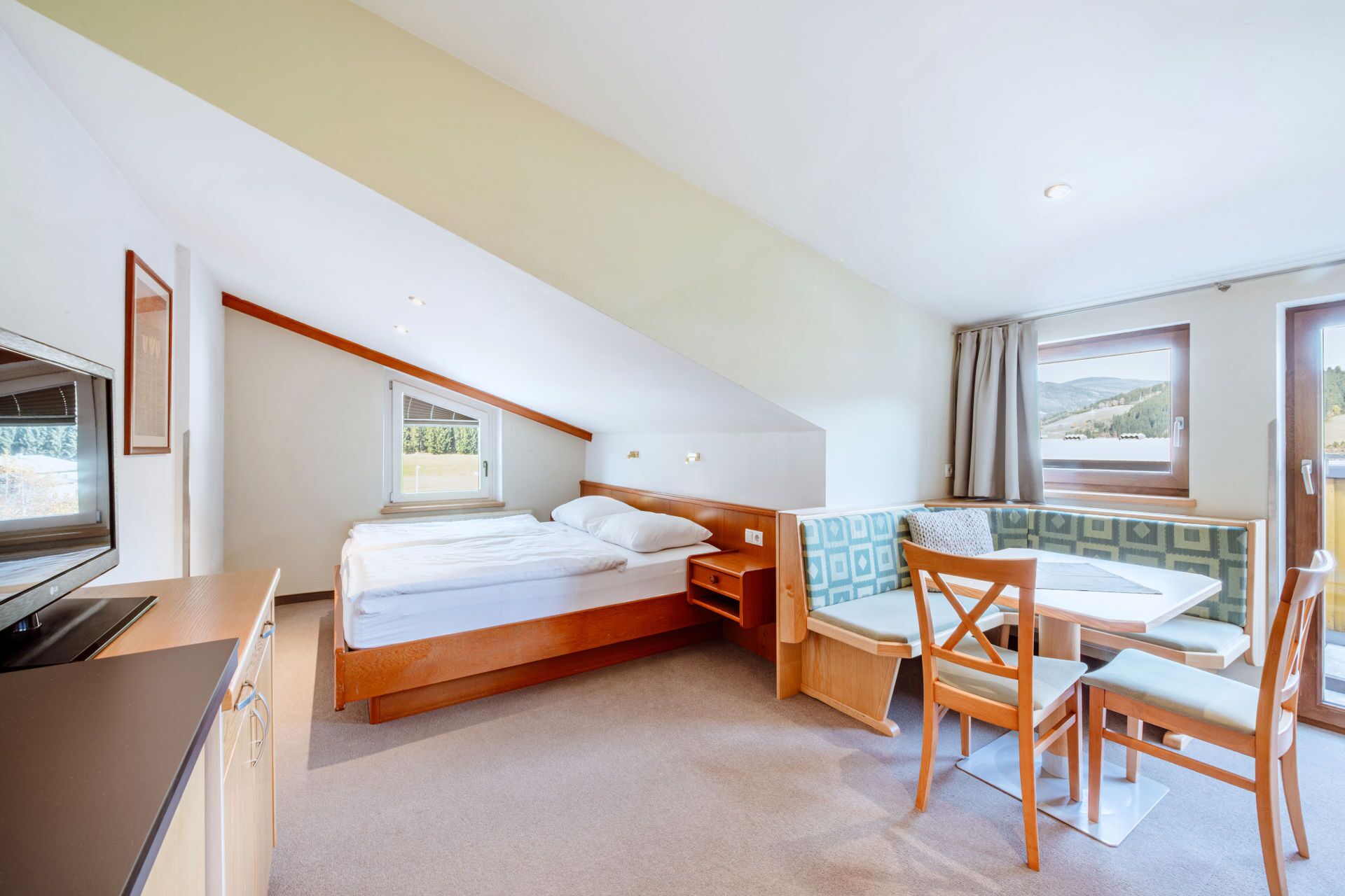 Wohnstudio DUETT | Allergikerbettwaren, Zimmersafe, schallisolierte Zimmer