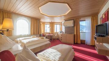 Studio, Balcony (Junge Familie) | 1 bedroom, hypo-allergenic bedding, in-room safe, soundproofing