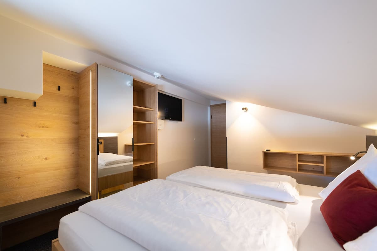 deluxe apartment (synfonie) | 1 bedroom, hypo-allergenic bedding, in-room safe, soundproofing