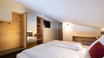 Deluxe-Apartment (SYNFONIE) | 1 Schlafzimmer, Allergikerbettwaren, Zimmersafe, schallisolierte Zimmer