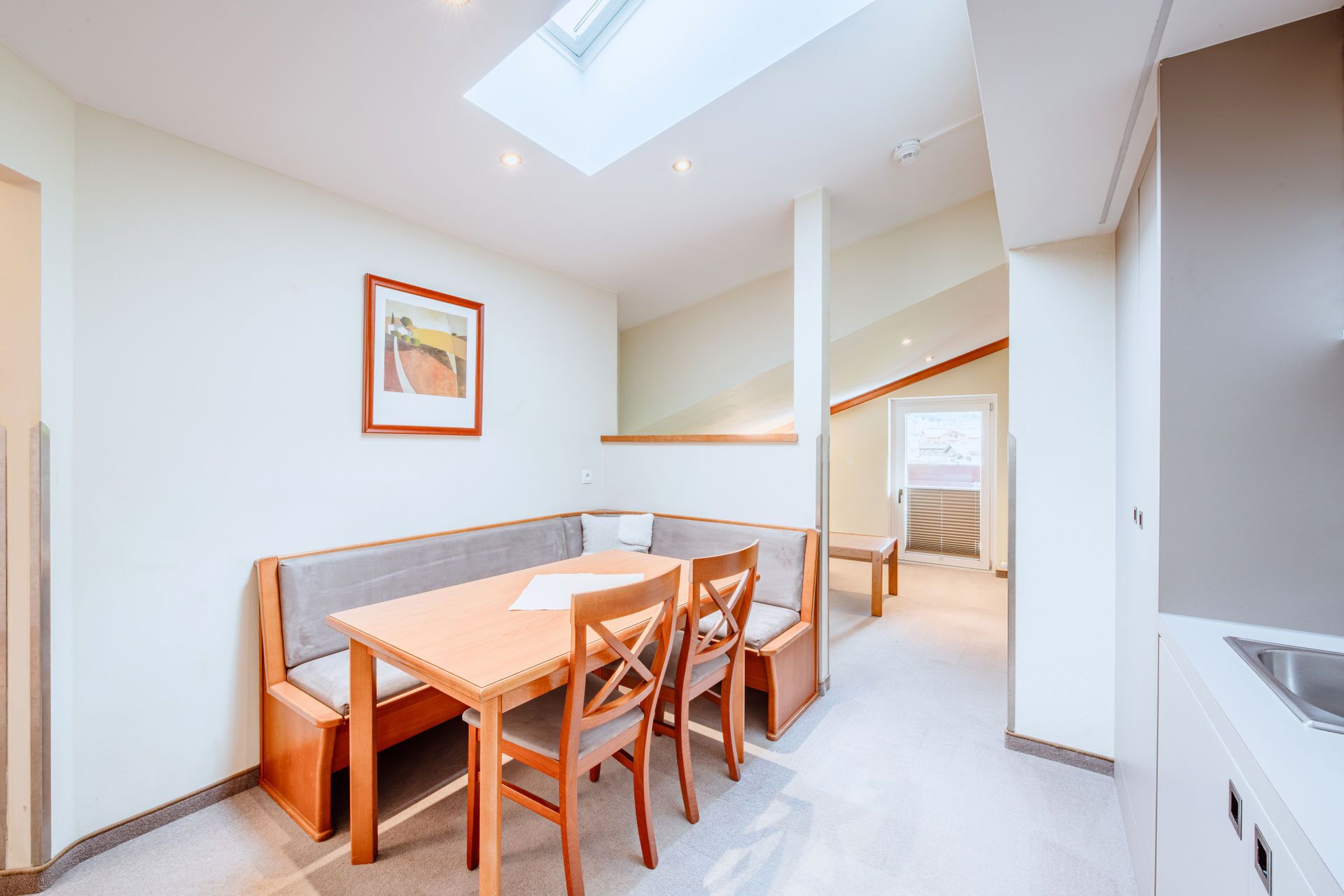 Apartment, 1 Schlafzimmer, Balkon (QUARTETT) | Essbereich im Zimmer