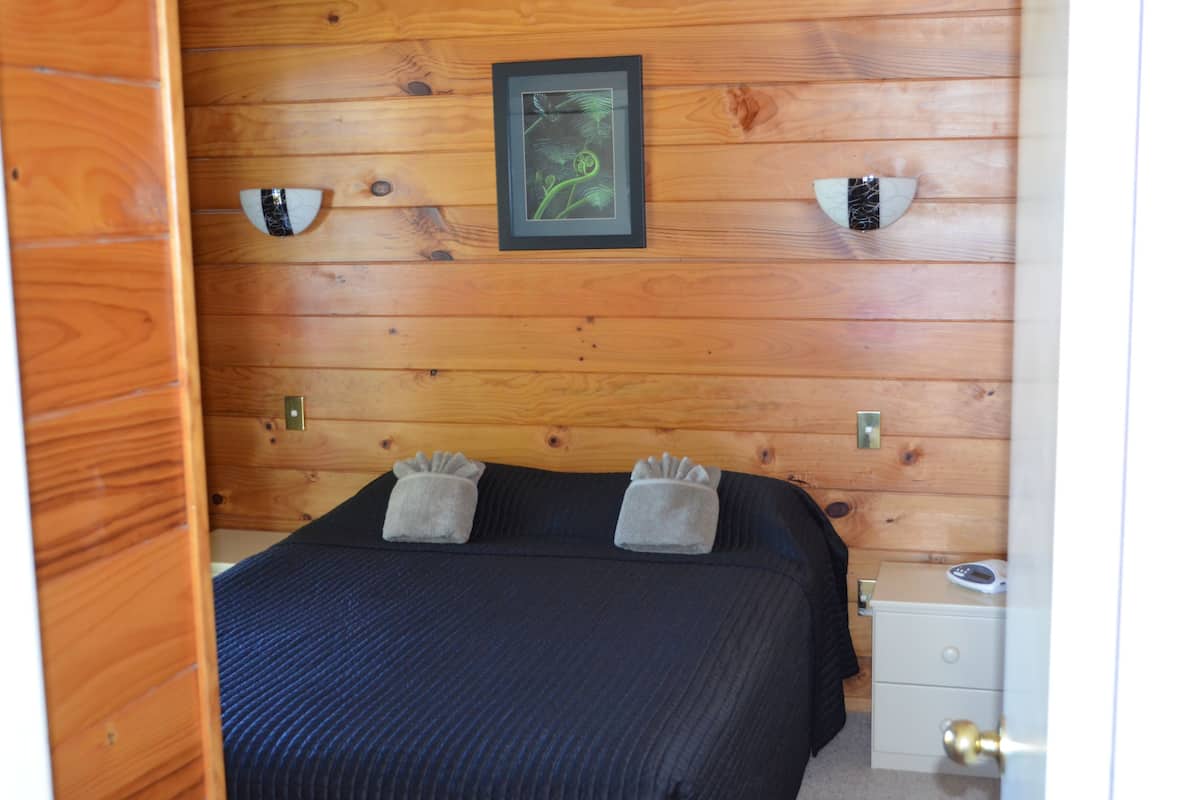 Standard-Suite, 2 Schlafzimmer, Nichtraucher (Lakefront Unit) | Bügeleisen/Bügelbrett, Zustellbetten, kostenloses WLAN