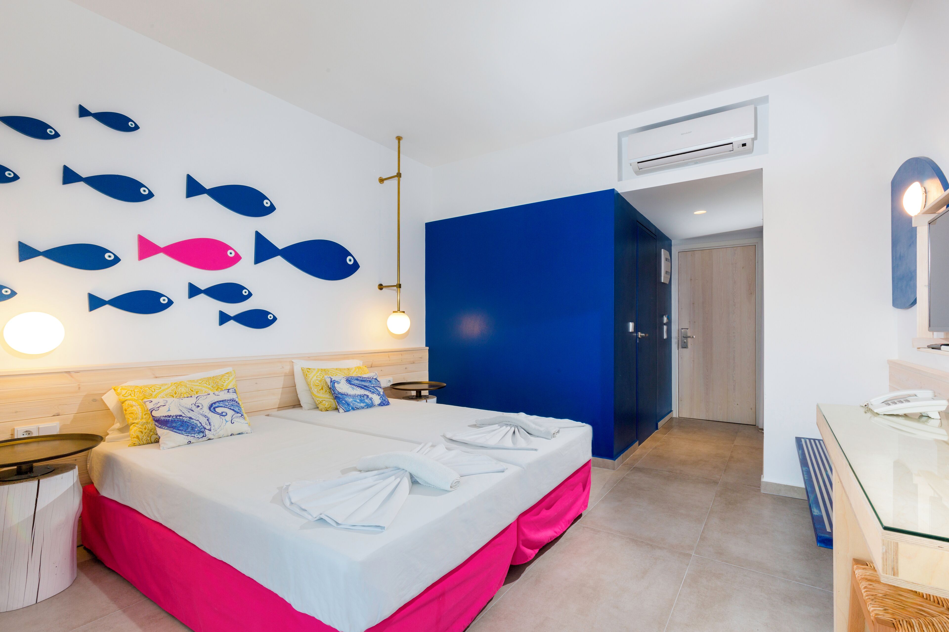 1 bedroom, desk, blackout curtains, soundproofing