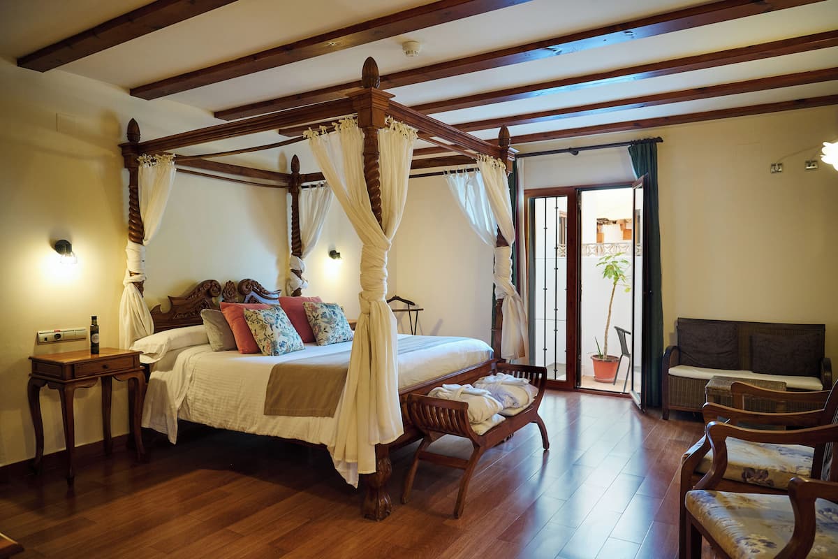 Superior Double Room, Terrace | Minibar, in-room safe, desk, laptop workspace