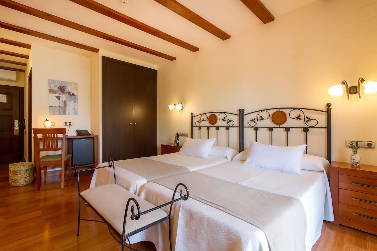 Minibar, in-room safe, desk, laptop workspace