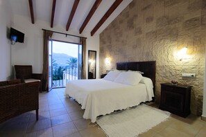 Traditional Double Room, 1 Queen Bed, Balcony | Minibar, in-room safe, desk, laptop workspace