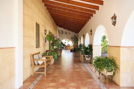 Entrada de la propiedad. Hotel Tossal d'Altea