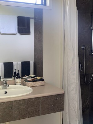 Bathroom - Kauri Park Motel (Kerikeri)