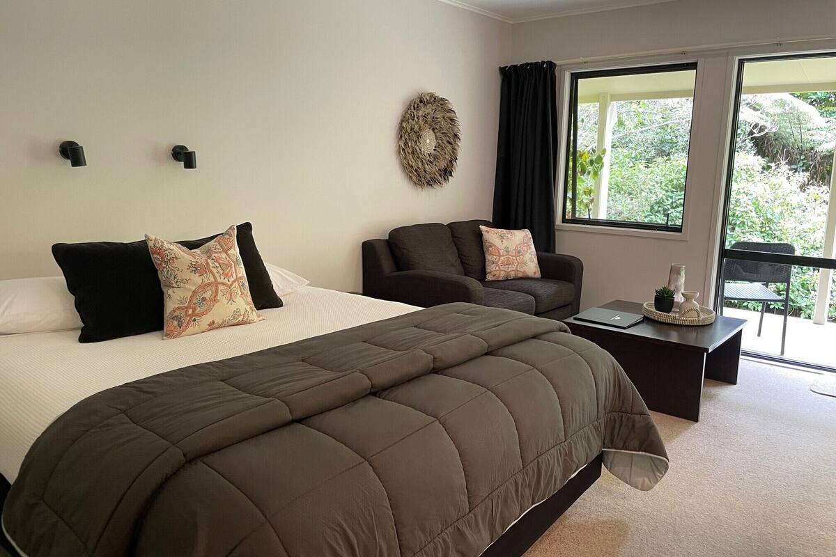 Studio (Spa bath) | Soundproofing, iron/ironing board, free WiFi, bed sheets