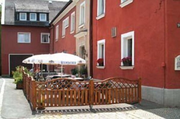 Outdoor dining - Gasthof Rotes Roß (Zell im Fichtelgebirge)