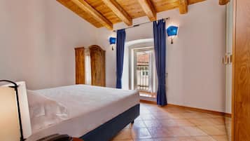 Roupas de cama premium, edredons de pluma, cofres nos quartos