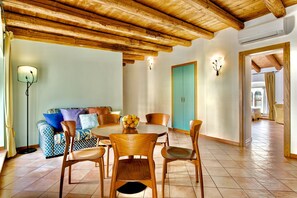 Family Apartment | Living area | 40-inch TV with digital channels