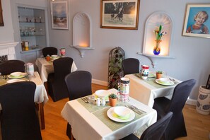 Dining - OYO Elmcroft Guest House (Epping)