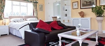 OYO Elmcroft Guest House