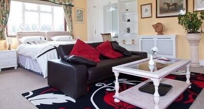 OYO Elmcroft Guest House