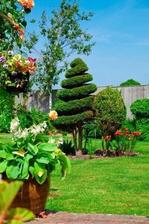 Garden - OYO Elmcroft Guest House (Epping)