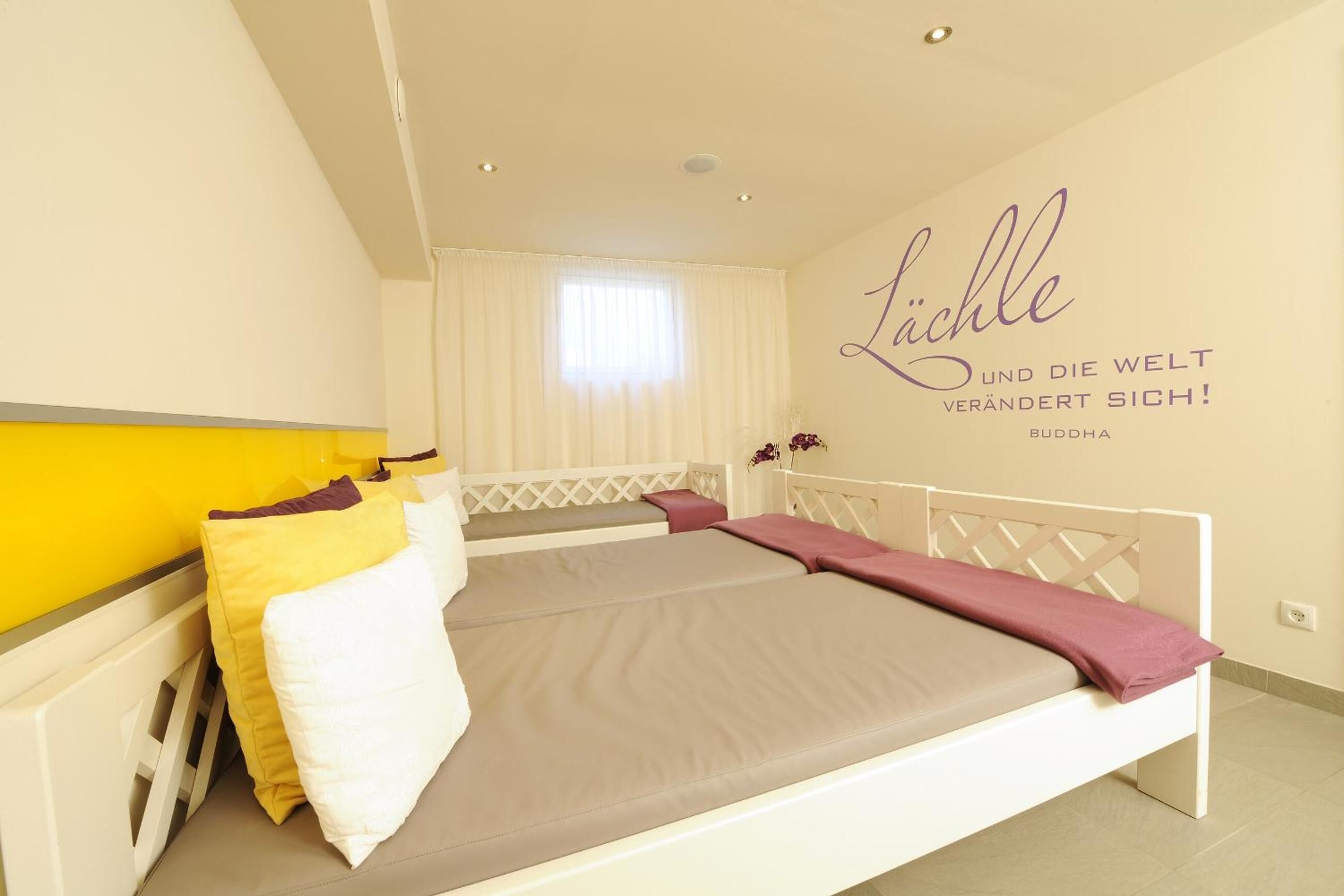 hypo-allergenic bedding, in-room safe, desk, soundproofing